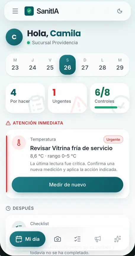 App del operador en el celular: Mi día, con la vitrina fría marcada como urgente para volver a medirla y los checklists del día.